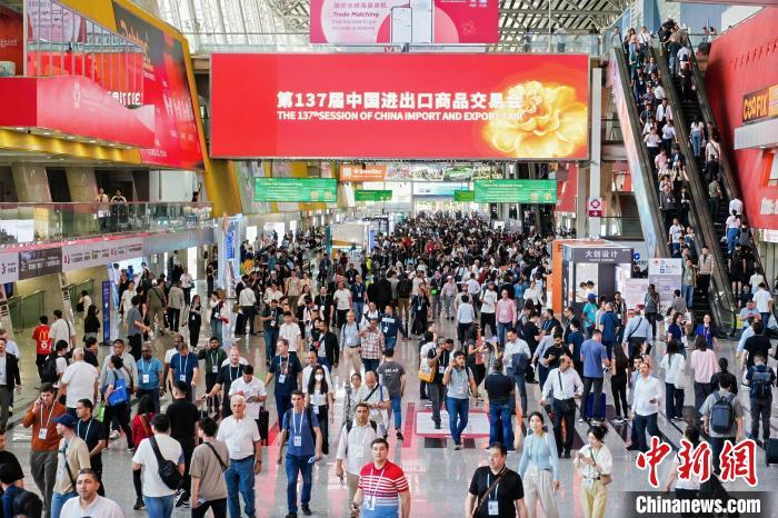 Smart Manufacturing QGM leuchtet auf der Canton Fair | QGM -Aktien lassen die Welt die Kraft chinesischer Ziegelmaschinen sehen