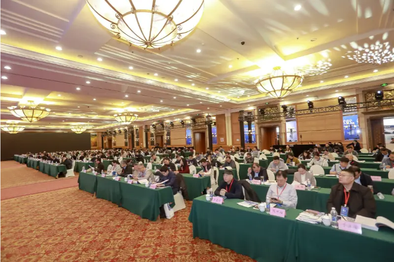 Quangong Machinery Co., Ltd. nimmt am 9. Forum zur umfassenden Nutzung von Industrieabfällen in der Region Peking-Tianjin-Hebei und Umgebung teil und konzentriert sich auf umweltfreundliche und intelligente technologische Innovationen bei der Ziegelherstellung aus festen Abfällen