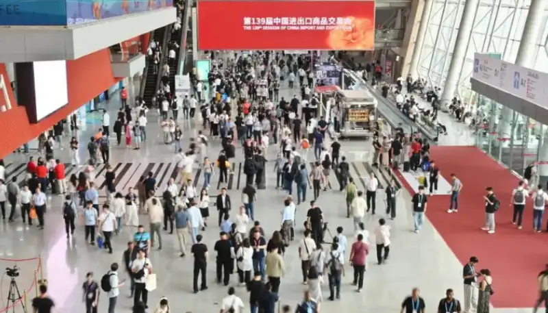 Auf der Canton Fair gewann Quangong Machinery Co., Ltd. mit seiner Stärke die Gunst ausländischer Kunden.
